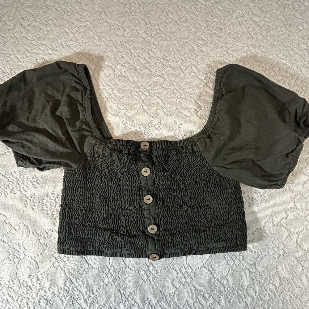 Simply Blessed Womenâs Crop Shirt Olive Ruffle Puff Sleeve Size Large